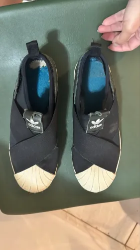 Tênis preto adidas