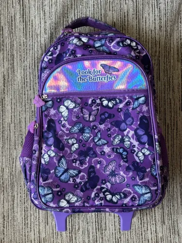 MOCHILA DE RODINHAS ROXA BORBOLETA