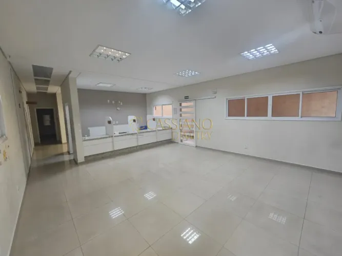Ponto Comercial 308 m² de Área Construída - Ideal para laboratório, clínicas em geral