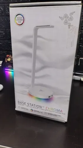 Suporte para Headset Razer Base Station V2 Chroma White Edition