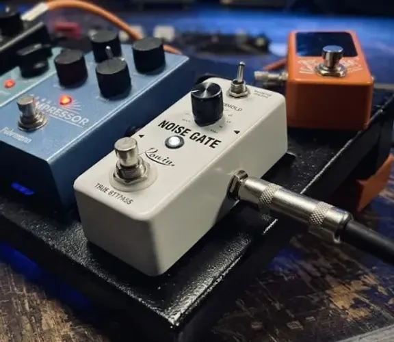 Pedal Noise Gate Rowin - ótimo estado