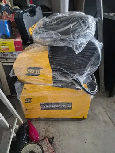Máquina de solda Esab Mig 500amp 380 Trifásico