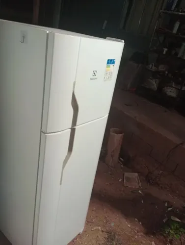 Geladeira bem novinha 1600 entrego 