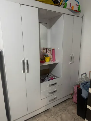 Guarda roupa de criança 