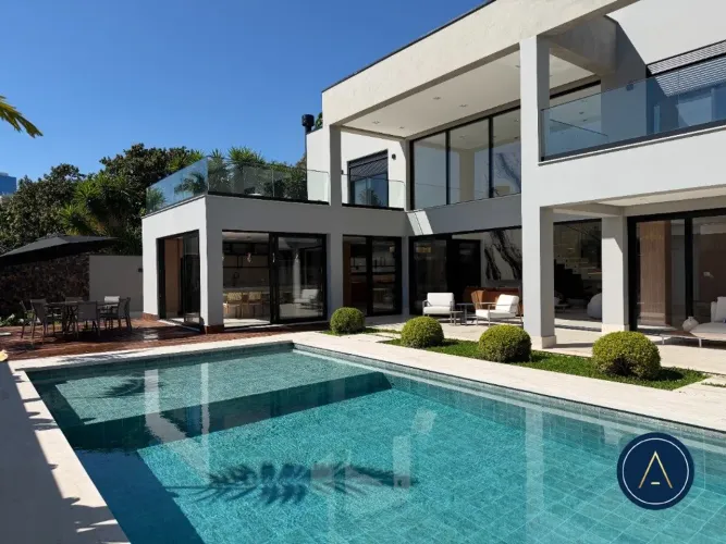 Casa nova e mobiliada de alto padrão em Alphaville