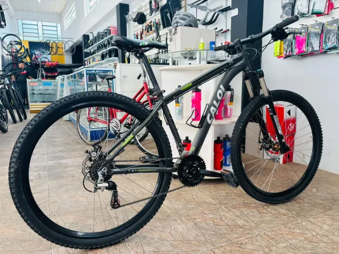 Bicicleta Caloi Aro 29 - 21 Marchas - Câmbio Shimano - Quadro de Alumínio