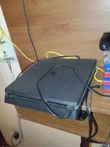 Ps4 slim novo em boa mãos!