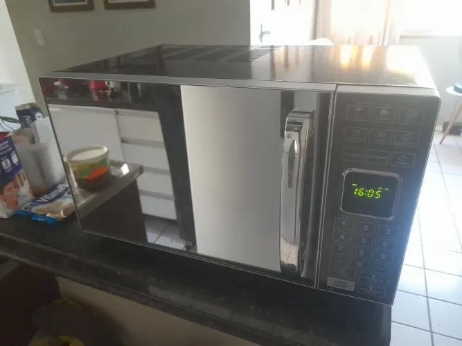 Microondas Espelhado 25LT Novíssimo 250,00