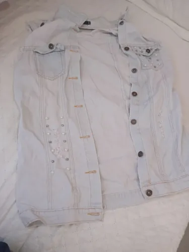 Uma jaqueta super estilosa e bonita, perfeita para usar em festas, shows e muito mais!