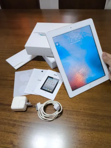 iPad 2 Apple (A1395) 16GB Wi-Fi + Carregador Original + 2 Capas