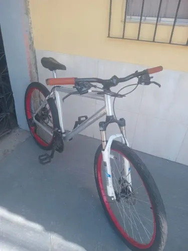 Bicicleta de Alumínio aro 26 reduzida