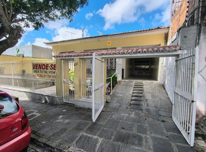 Casa 915 m2 no centro av. Rio branco em frente a escola casinha de brinquedos 