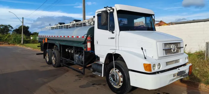 Caminhão tanque vendo