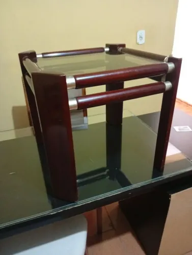 Mesa de centro de madeira e vidro