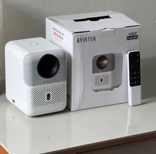 Projetor byintek love u4