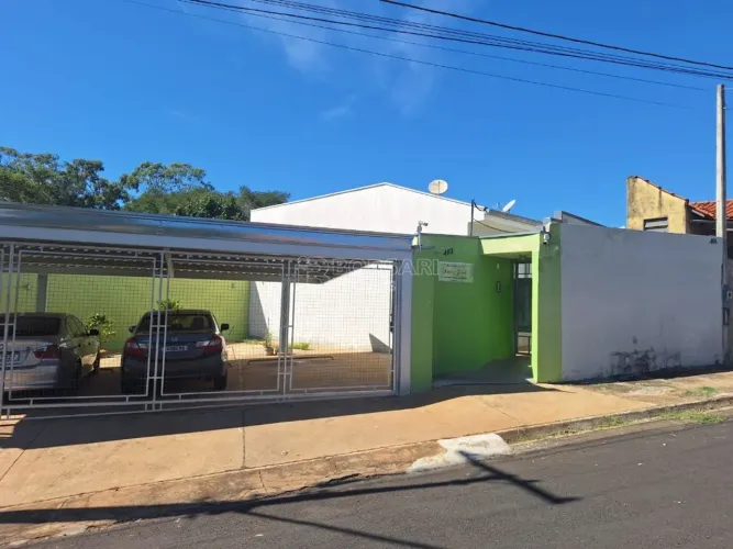 Venda de Casas / Condomínio na cidade de Américo Brasiliense