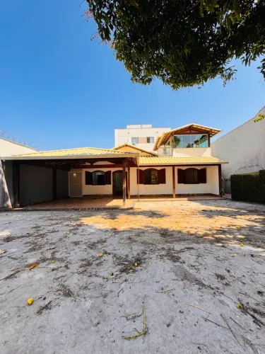 Uma casa que respira luz, frescor e aconchego