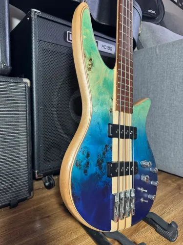 Baixo Jackson Pro Series Spectra SBP IV - Caribbean Blue: Obra de Arte Exótica