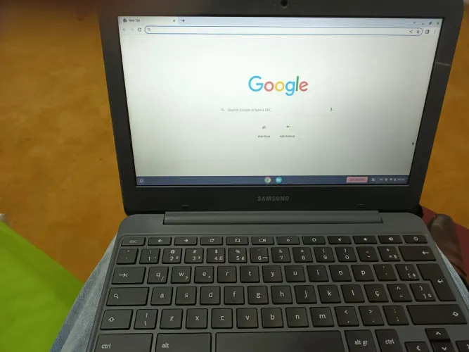 Vendo chromebook funcionando