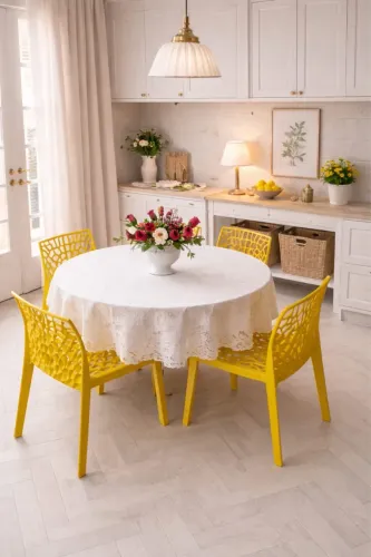 Mesa de cozinha com quatro cadeiras