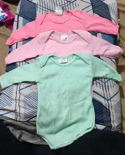 Vendo roupa de neném ( novas )