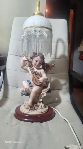 Abajur de porcelana.