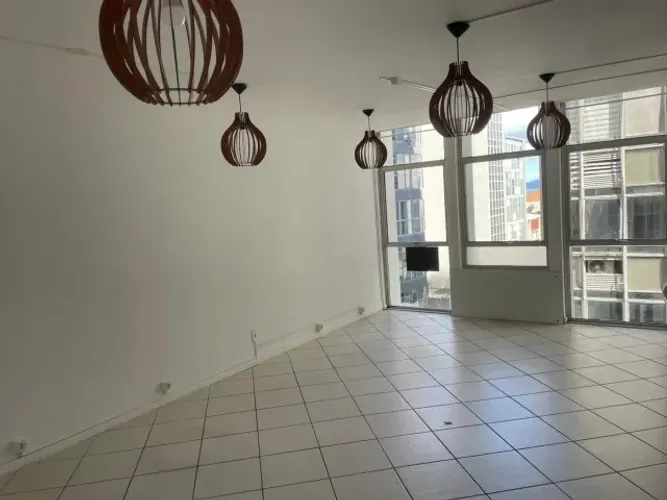Sala comercial 96 m2 com 2 lavabos-Centro Florianópolis Edifício Atlas