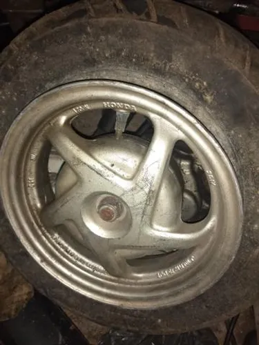 Roda traseira da led honda