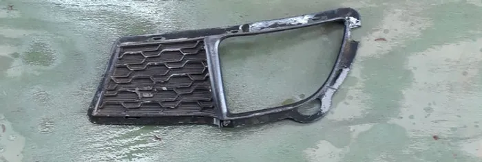 Moldura farol de milha kia cerato lado direito