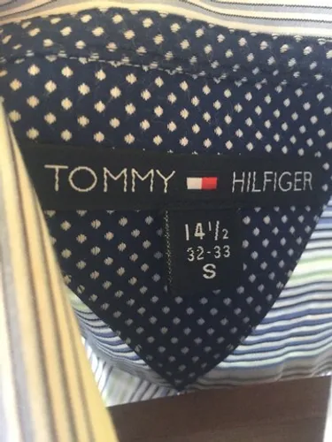 Camisas sociais usadas