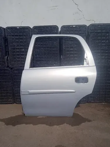 Porta Traseira Esquerda Corsa Classic 97 A 15 Prata 