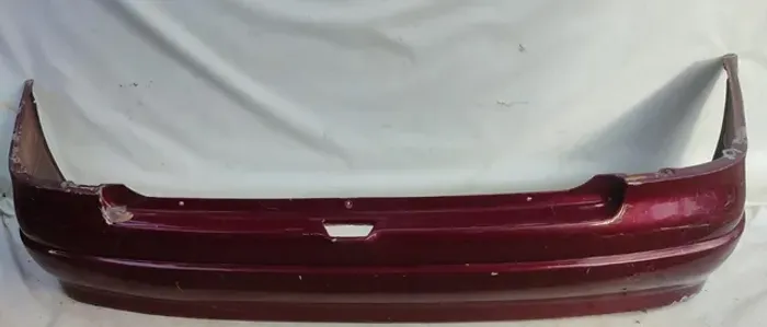 Parachoque traseiro Astra Sedan 1998/2001 com detalhe
