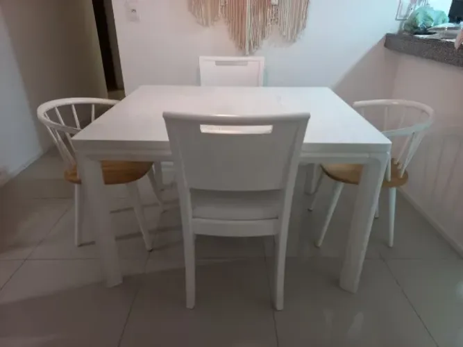 Mesa Branca ETNA + cadeiras
