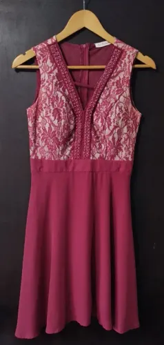 Vestido de festa com renda