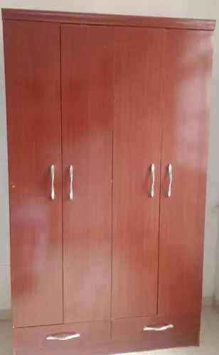 GUARDA ROUPA DE SOLTEIRO 4 PORTAS COM CABIDEIRO E GAVETAS. ÓTIMO ESTADO