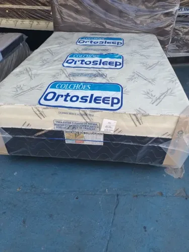 Cama box casal já vem com colchão. Conjugada