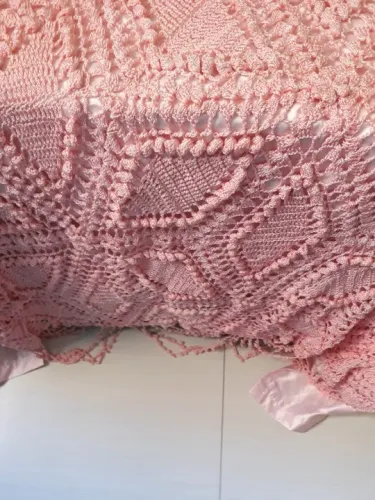 Cobre leito ou cobre sofá de renda cor de rosa