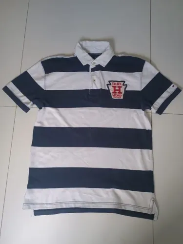 Camiseta Polo Tommy Hilfiger listrada azul e branca