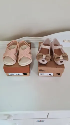 Kit 2 Melissas tamanho 22 - super conservadas 