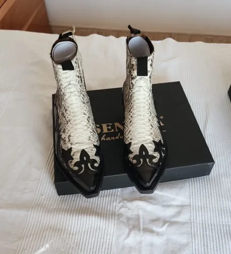 Botas de Couro Estilo Cobra - Elegância e Sofisticação