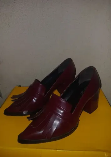 Sapatos vinho número 36 em perfeito estado