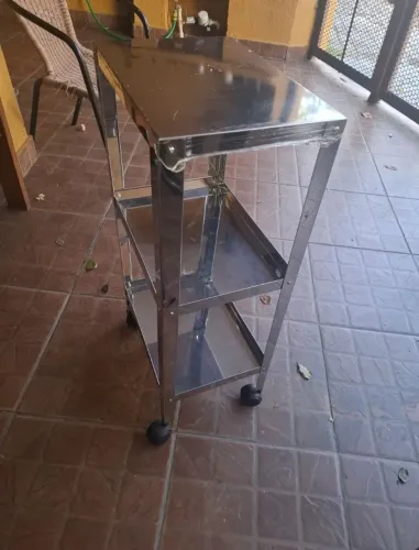 Carrinho de aço inoxidável com rodinhas