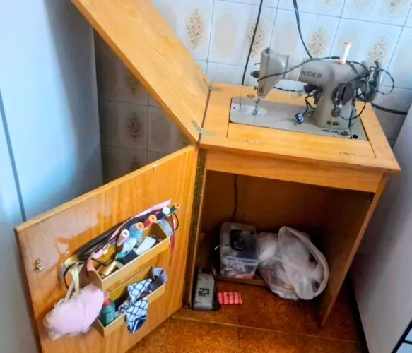 VENDO MÁQUINA DE CUSTURA SINGER RETA
