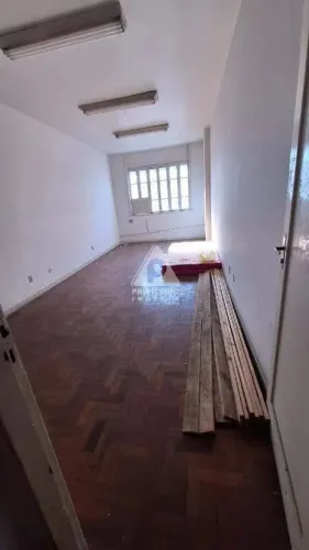 SALA COMERCIAL NO CENTRO, ÓTIMA LOCALIZAÇÃO.