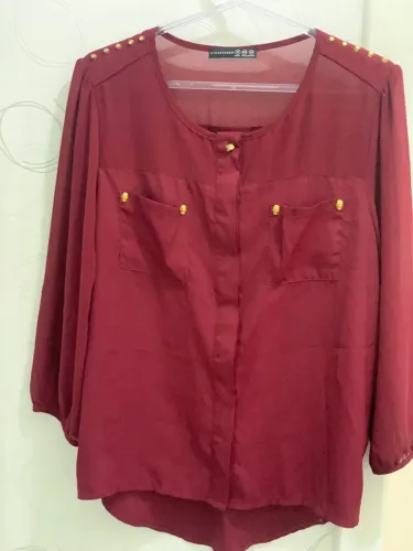 Blusa de manga longa vinho com detalhes