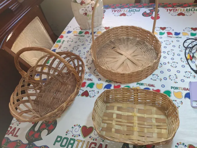 Cesta de palha  e bambu 