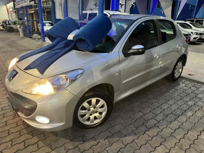 Peugeot 207 XR 1.4 Flex 8V 5P 2010