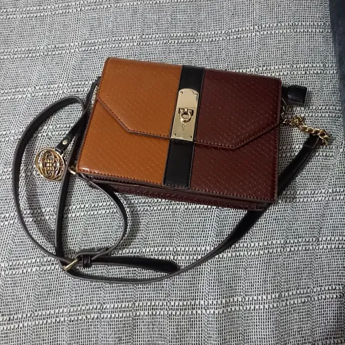 Linda bolsa tiracolo Chenson semi nova