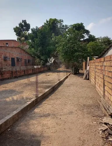 Casa com Terreno Amplo na Colônia Terra Nova/ 450m²