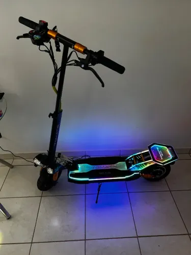 Vendo um patinete elétrico Semi novo 